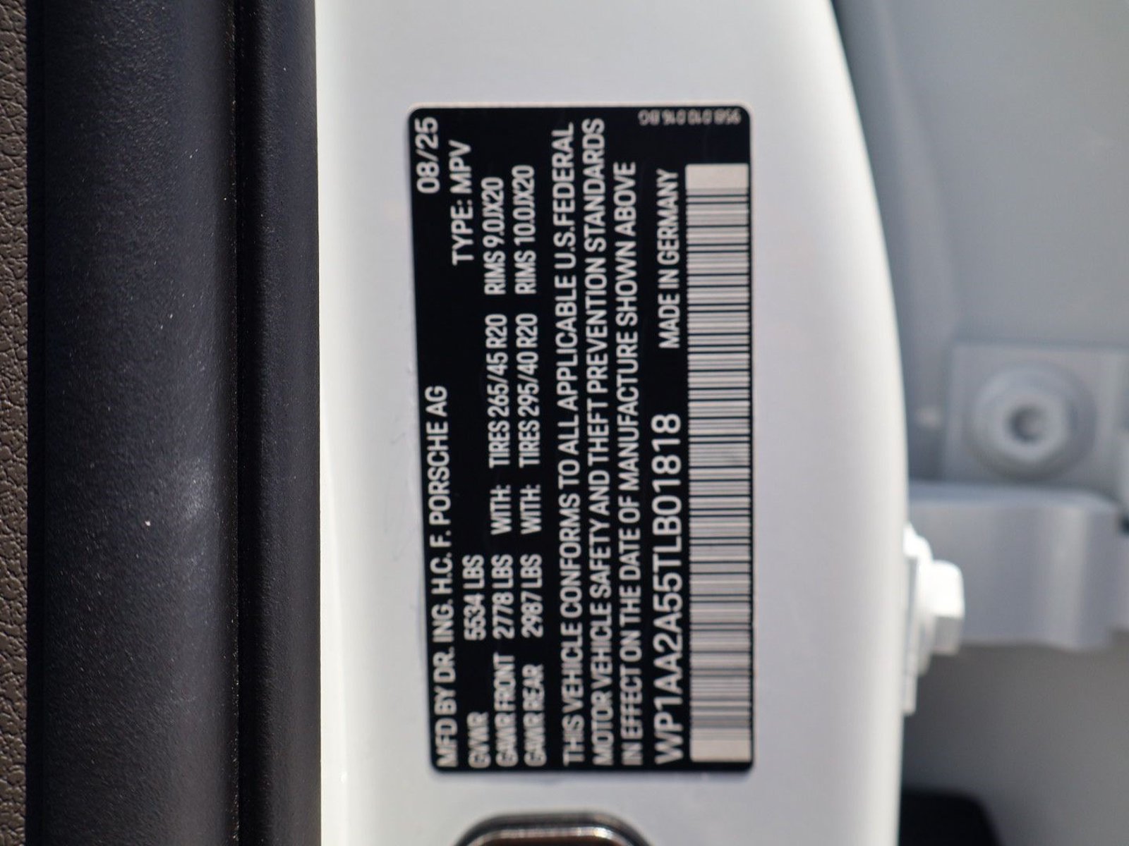 Certified 2026 Porsche Macan AWD/4WD image 28