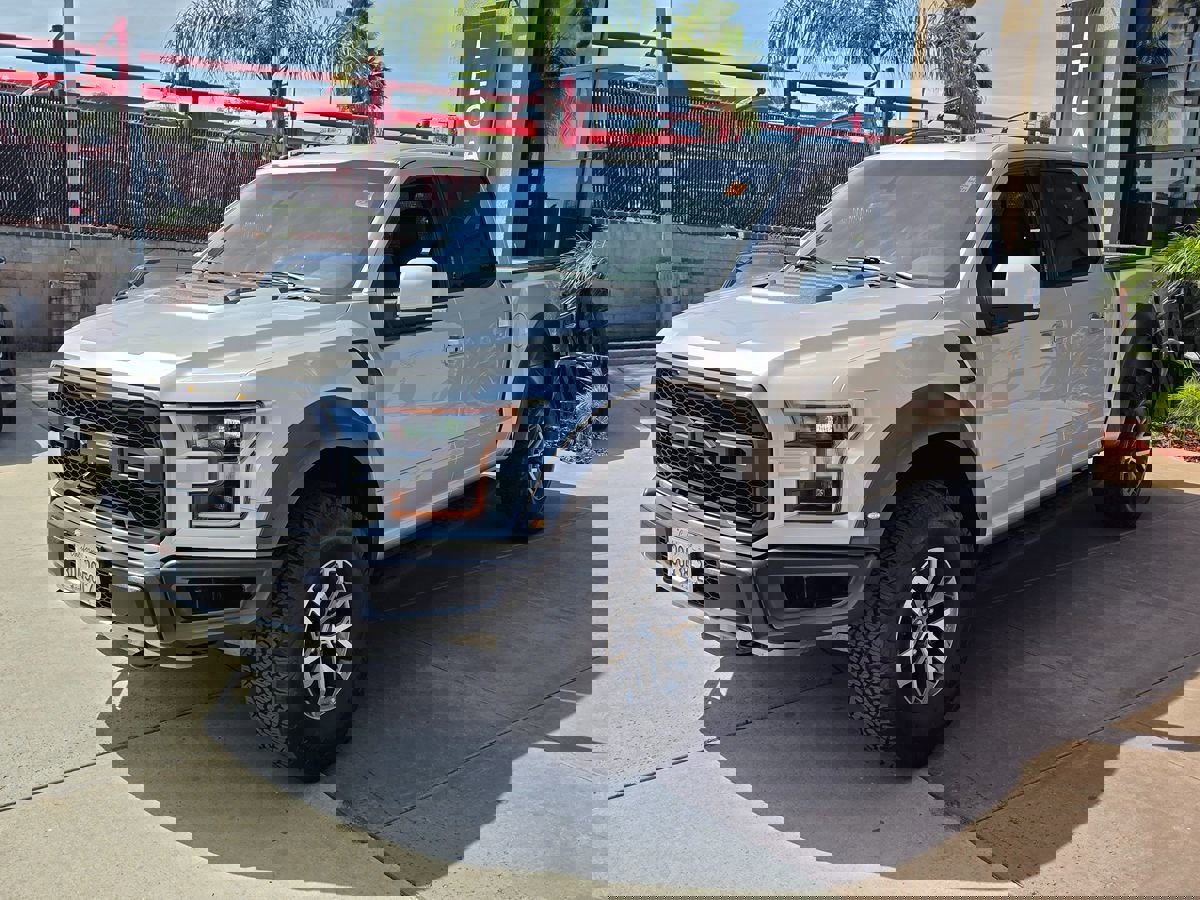 Used 2018 Ford F150 Raptor w/ Equipment Group 802A Luxury image 6