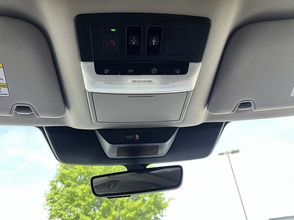 Certified 2024 Nissan Pathfinder Platinum w/ Lighting Package (N92) image 31