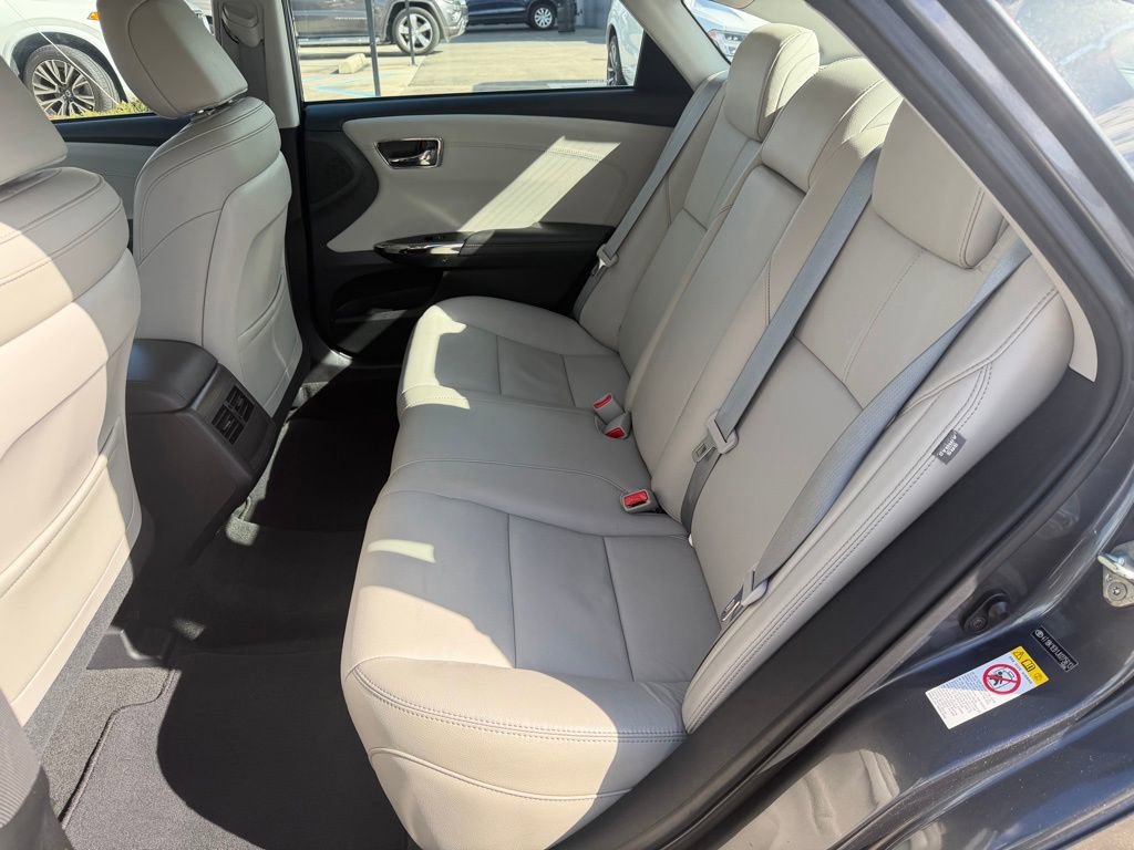 Used 2018 Toyota Avalon XLE Premium image 12