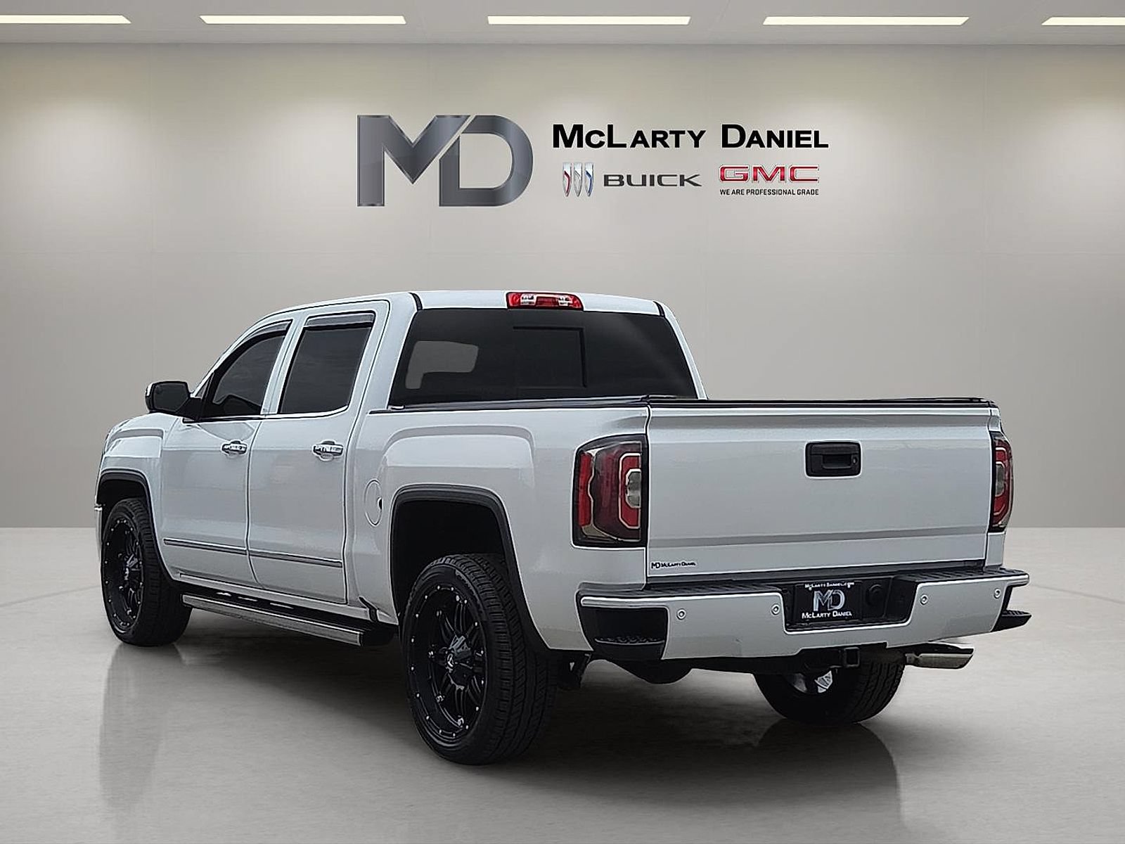 Certified 2018 GMC Sierra 1500 Denali w/ Denali Ultimate Package AWD/4WD image 13