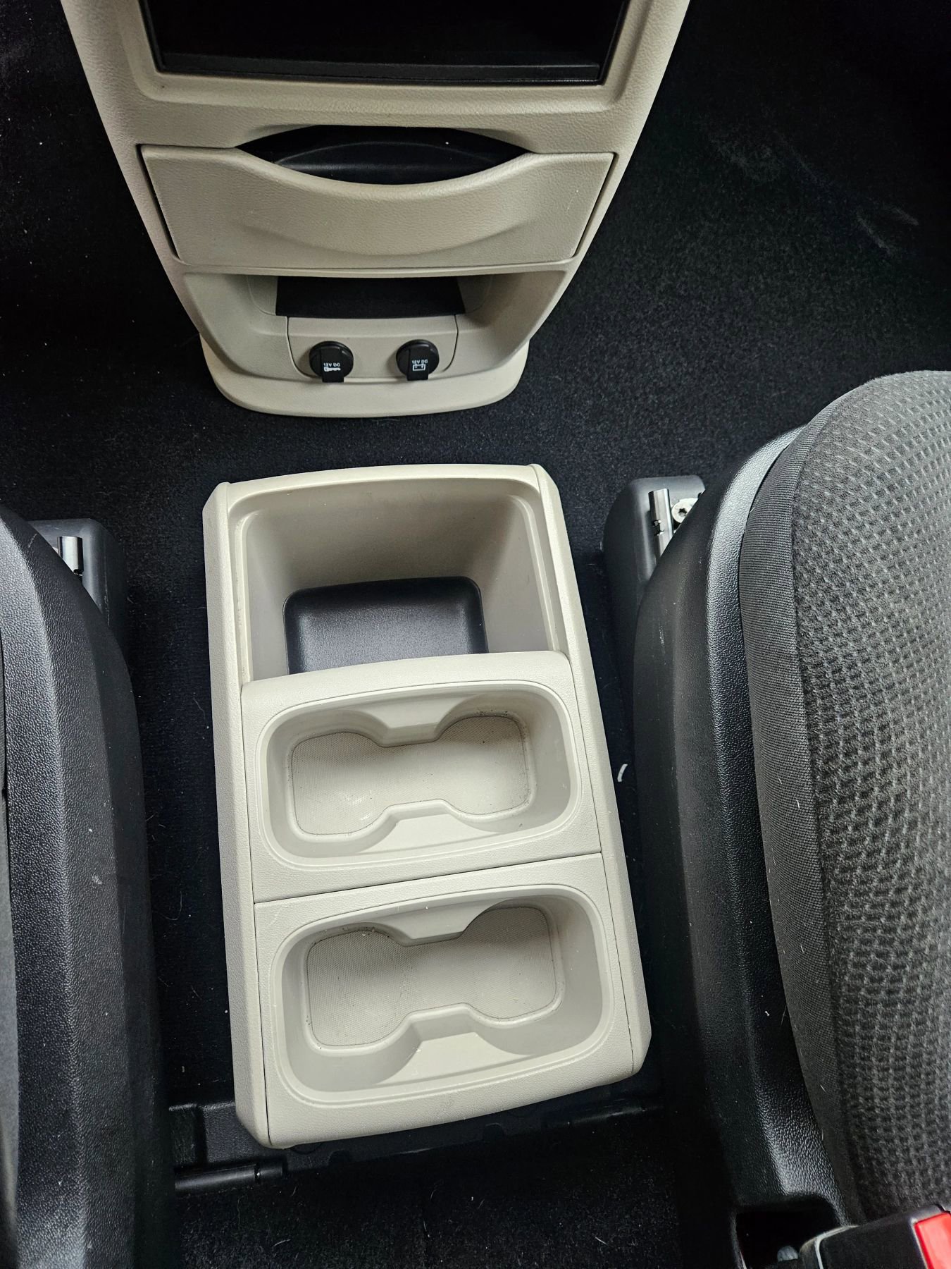 Used 2019 Dodge Grand Caravan SE w/ UConnect Hands-Free Group image 20