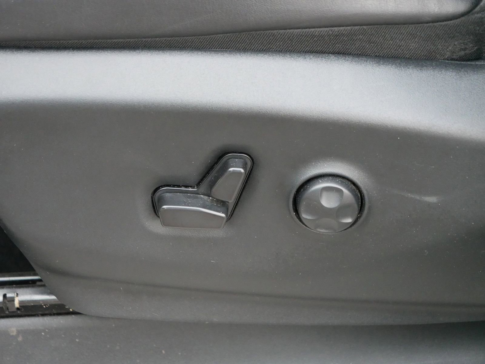 Used 2023 Chrysler Pacifica Limited image 16