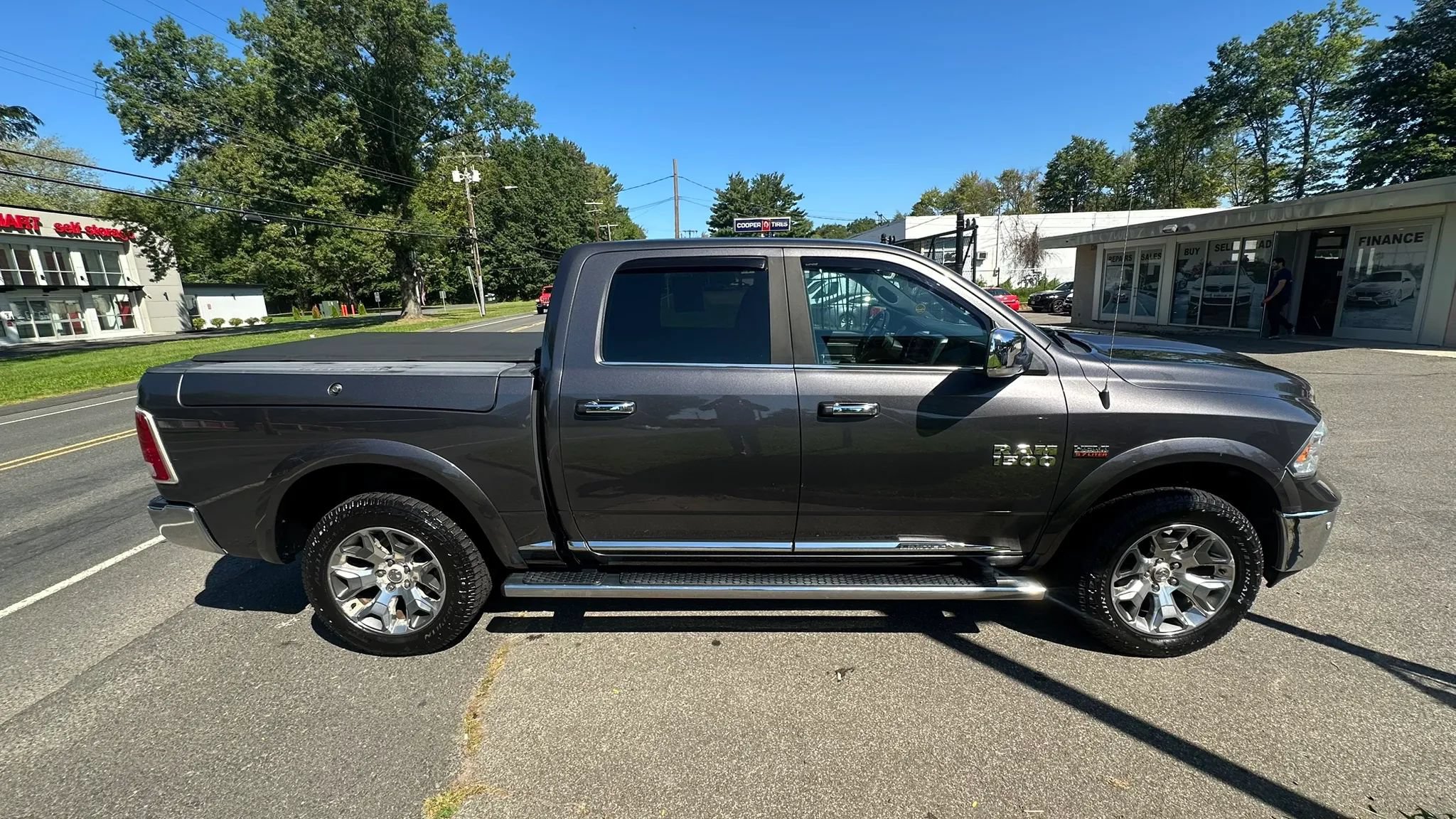 Used 2017 RAM 1500 Limited AWD/4WD image 4