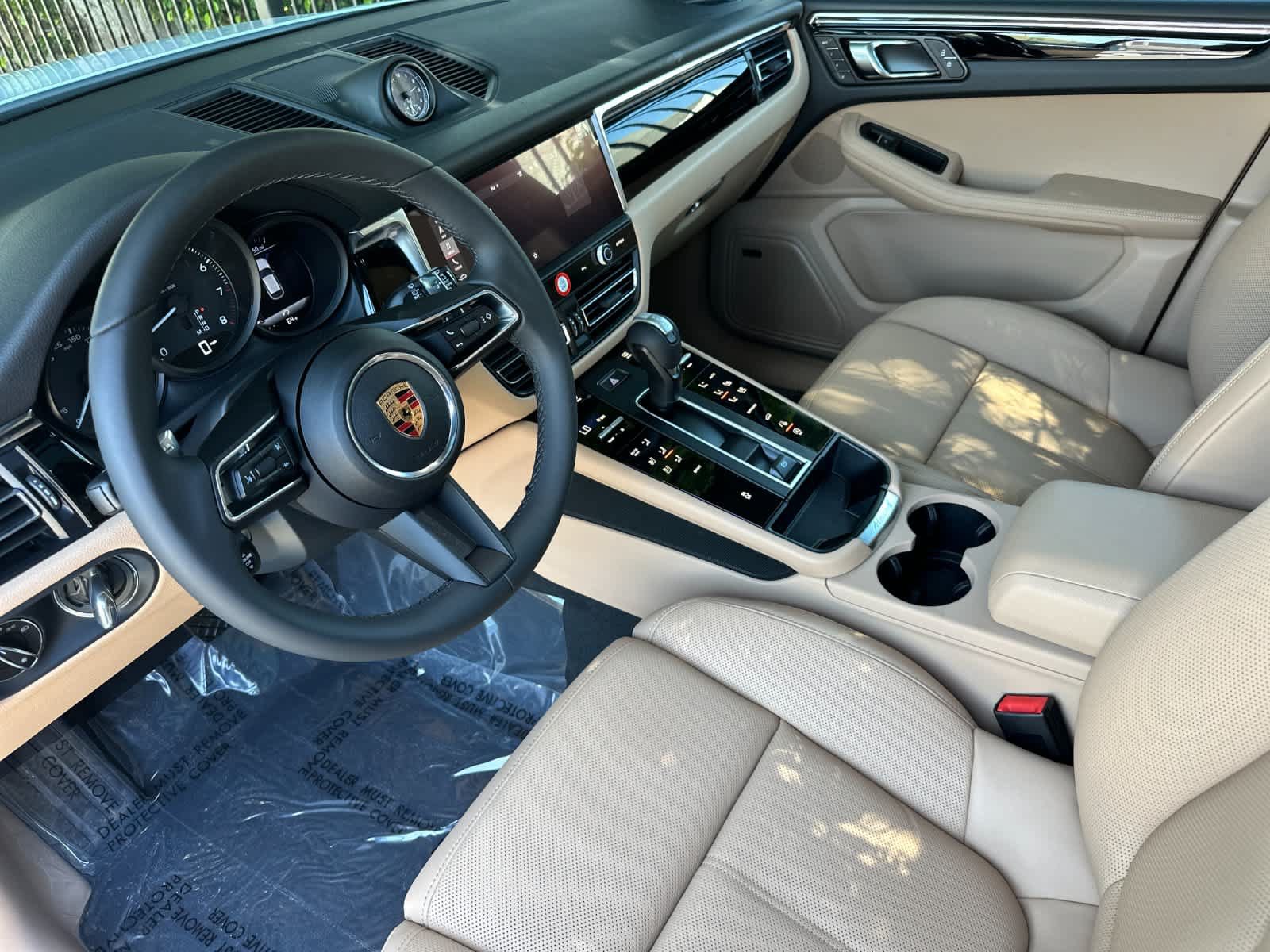 New 2026 Porsche Macan AWD/4WD image 4