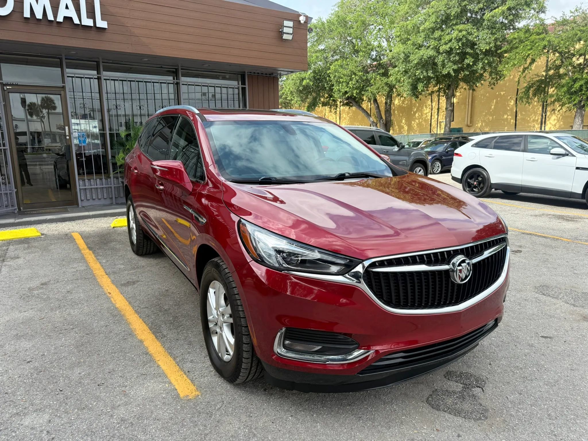 Used 2020 Buick Enclave Essence FWD image 3