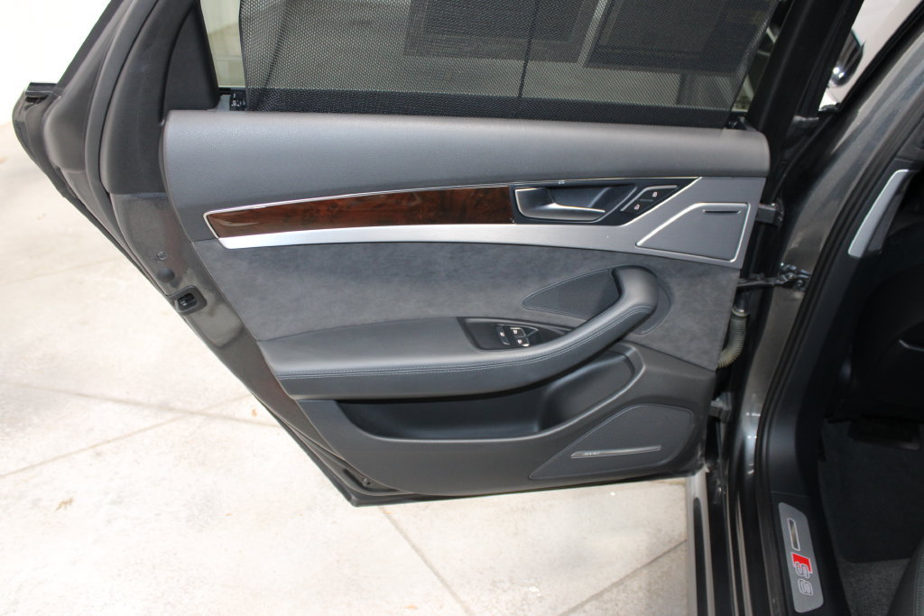 Used 2015 Audi S8 w/ S8 Driver Assistance Package AWD/4WD image 31