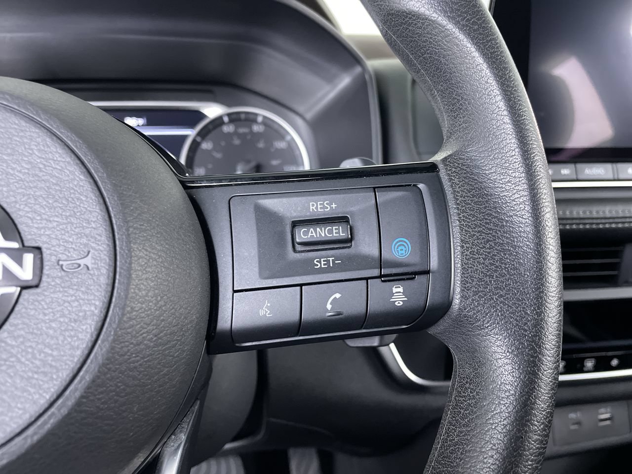 Used 2023 Nissan Rogue SV AWD/4WD image 27