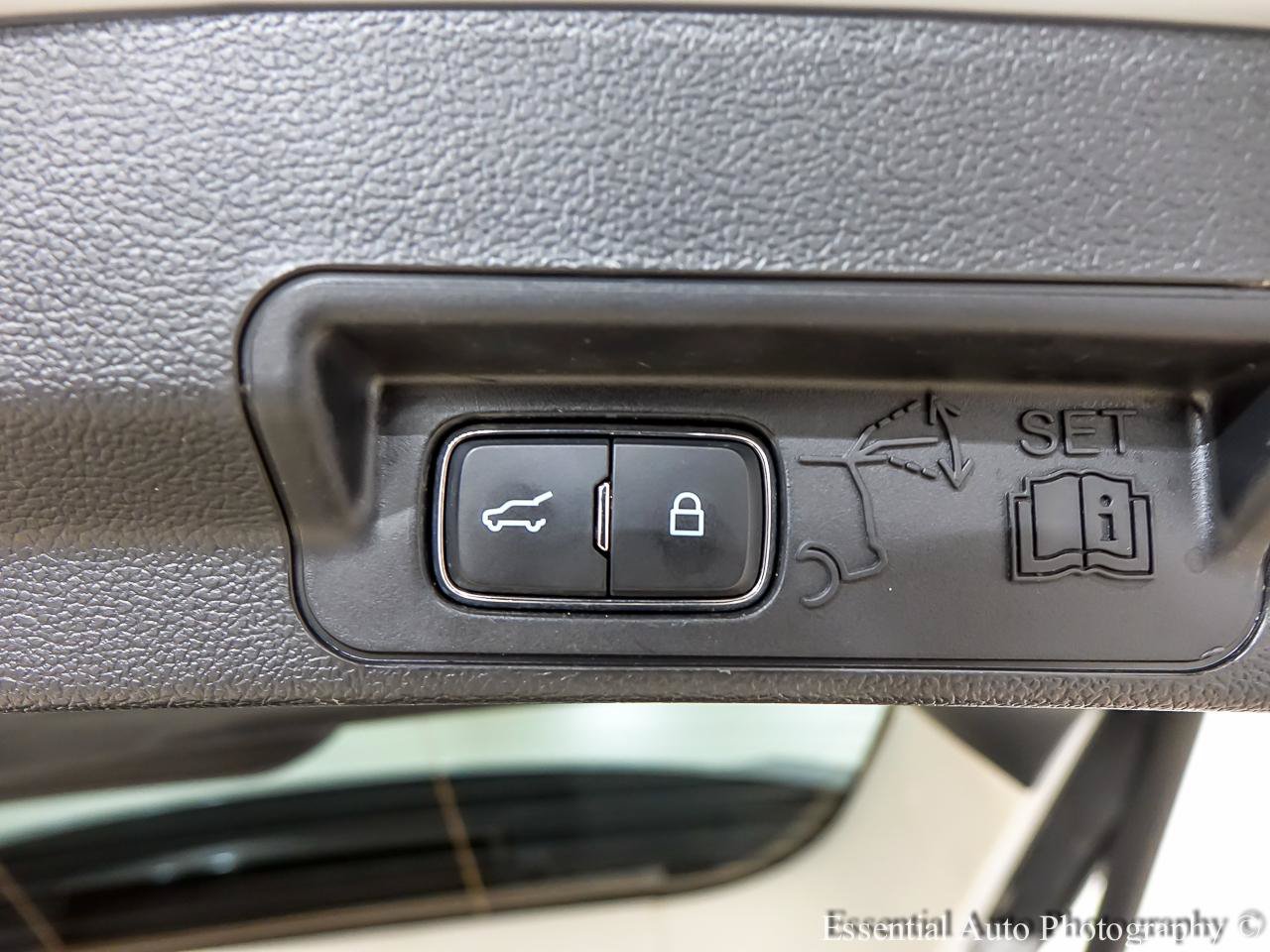 Used 2025 Ford Explorer Active AWD/4WD image 29