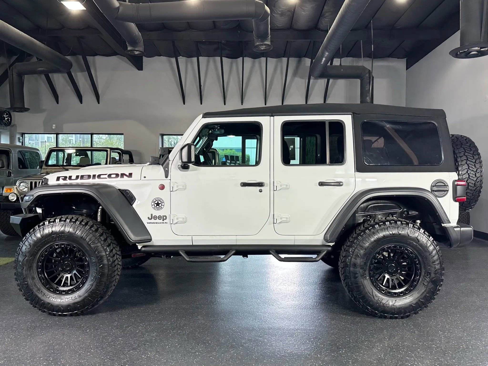 Used 2024 Jeep Wrangler Unlimited Rubicon w/ Convenience Group image 8