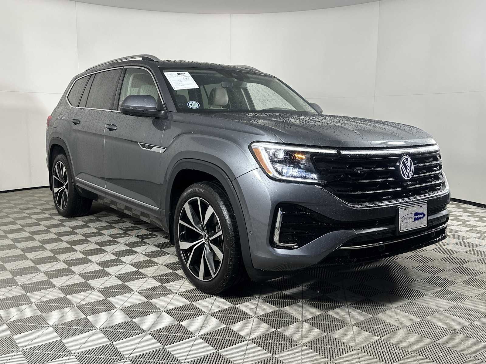 Used 2024 Volkswagen Atlas SEL Premium R-Line