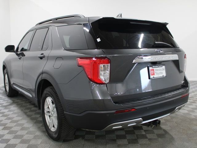 Used 2020 Ford Explorer XLT w/ Equipment Group 202A AWD/4WD image 4