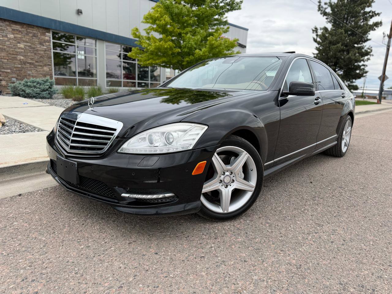 Used 2011 Mercedes-Benz S 550 image 2