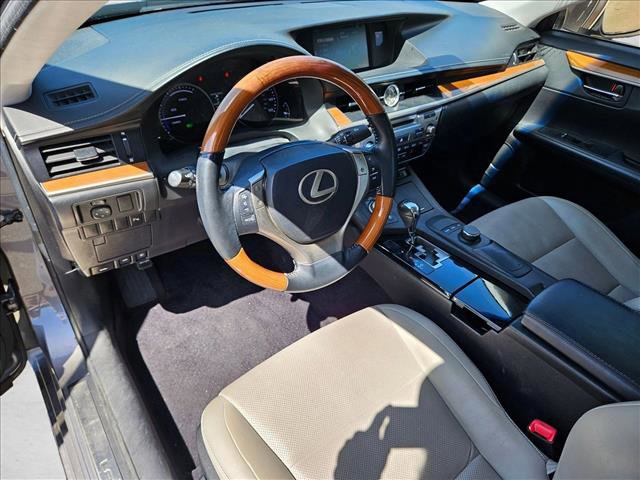 Used 2015 Lexus ES 300h w/ Premium Package w/Bamboo Trim FWD image 10