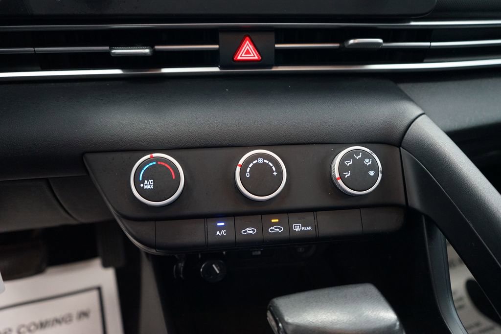 Used 2021 Hyundai Elantra SE FWD image 31