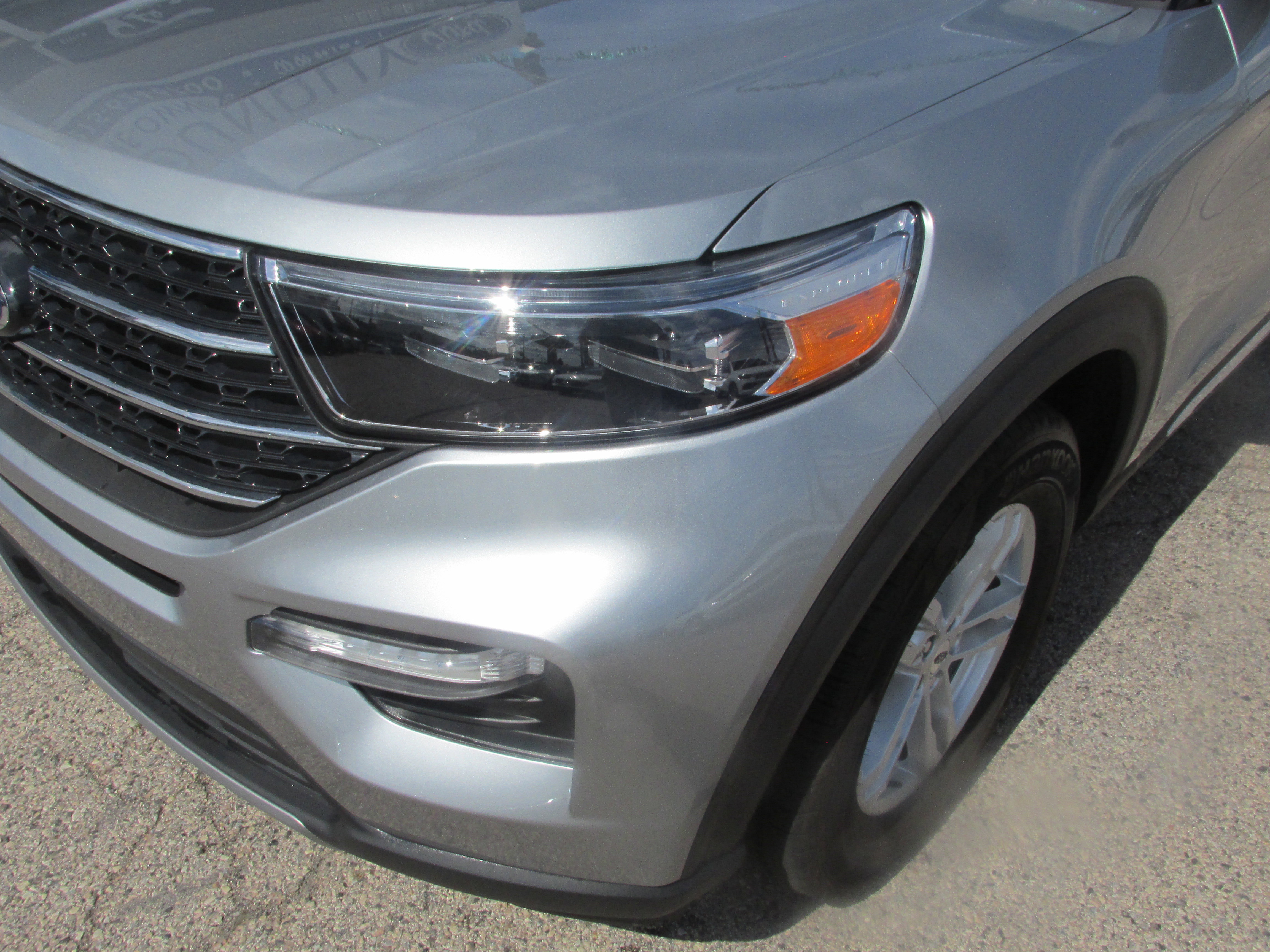 Used 2024 Ford Explorer XLT w/ Equipment Group 202A AWD/4WD image 8