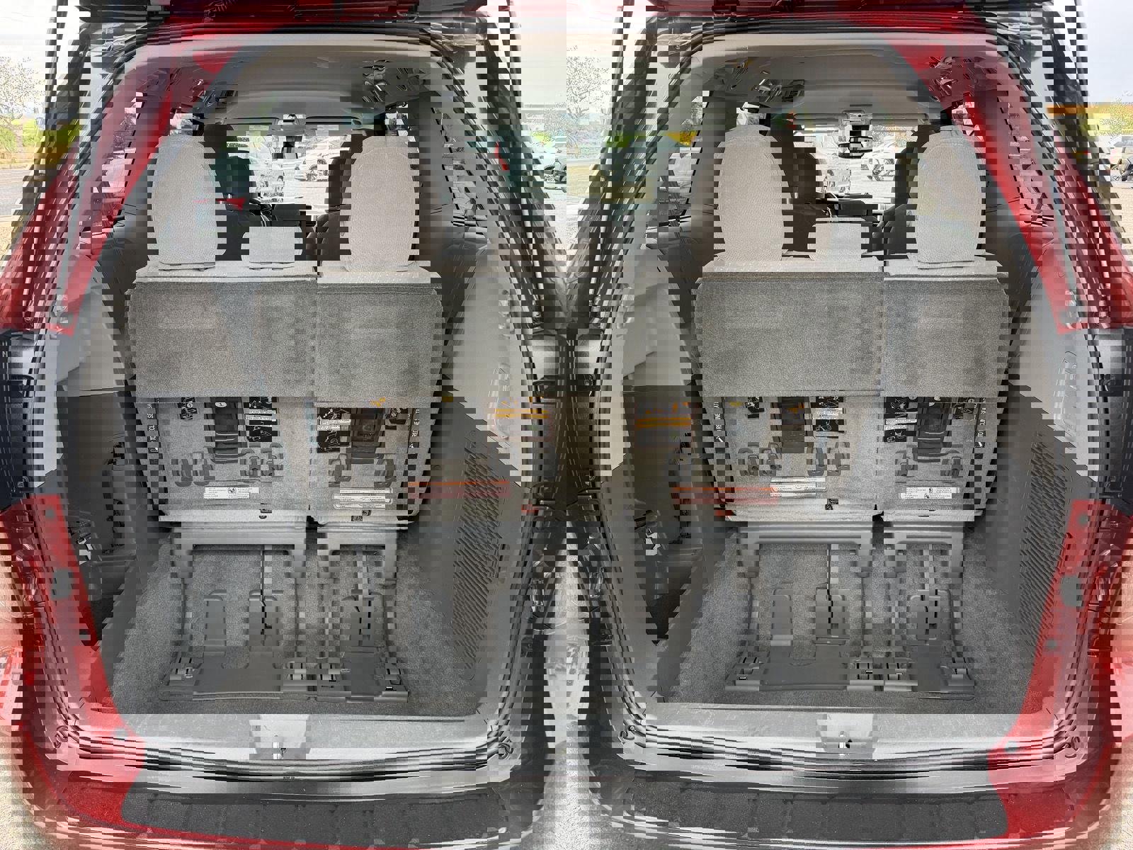 Used 2018 Toyota Sienna LE w/ Carpet Mat Package image 13