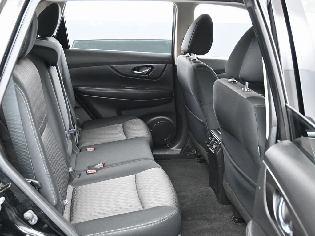 Used 2020 Nissan Rogue SV image 31