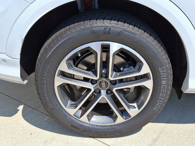 Used 2025 Audi Q5 Premium w/ Convenience Package AWD/4WD image 5