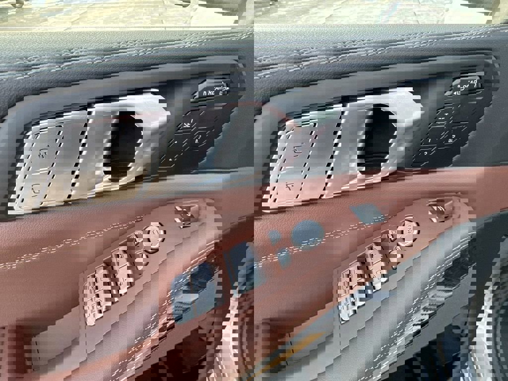 Used 2026 BMW X7 xDrive40i image 24