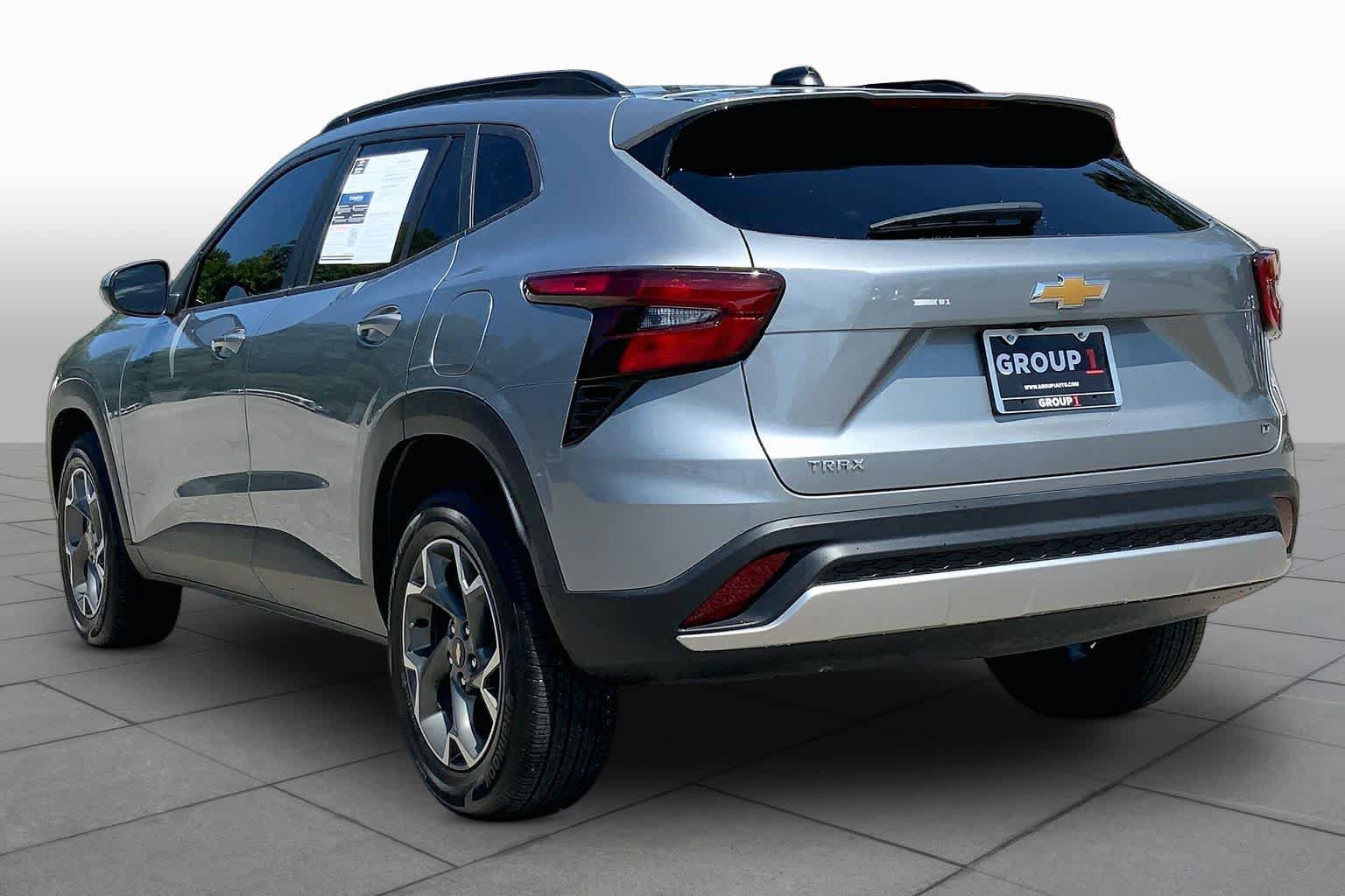 Used 2024 Chevrolet Trax LT w/ LT Convenience Package FWD image 12