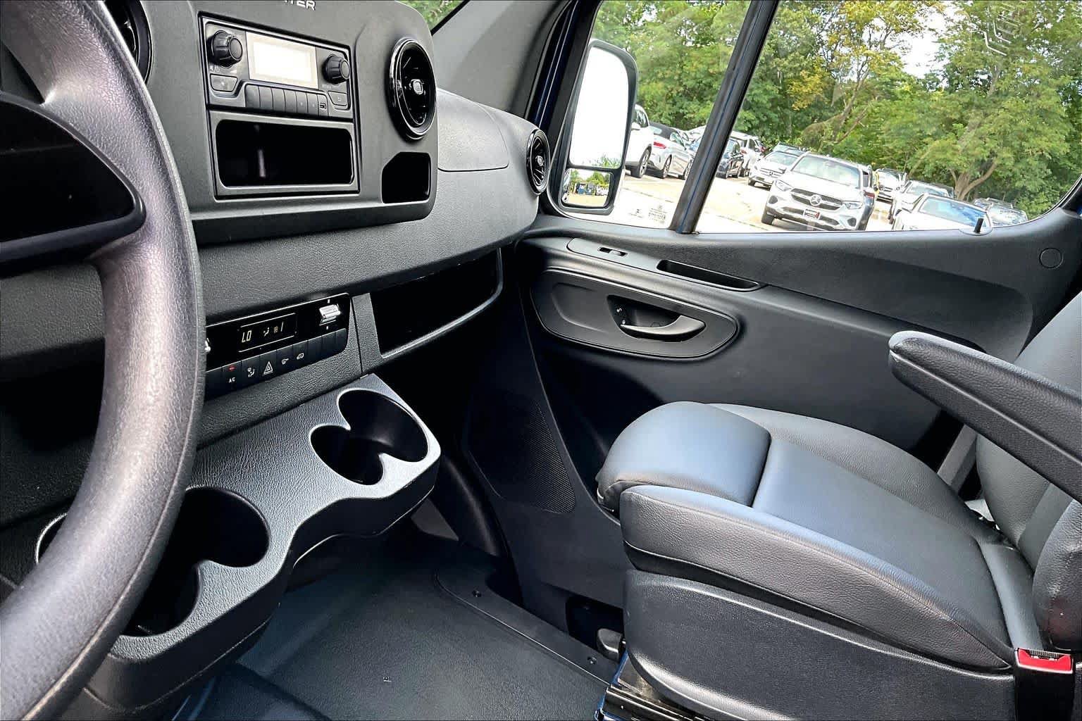 Used 2024 Mercedes-Benz Sprinter 2500 image 16