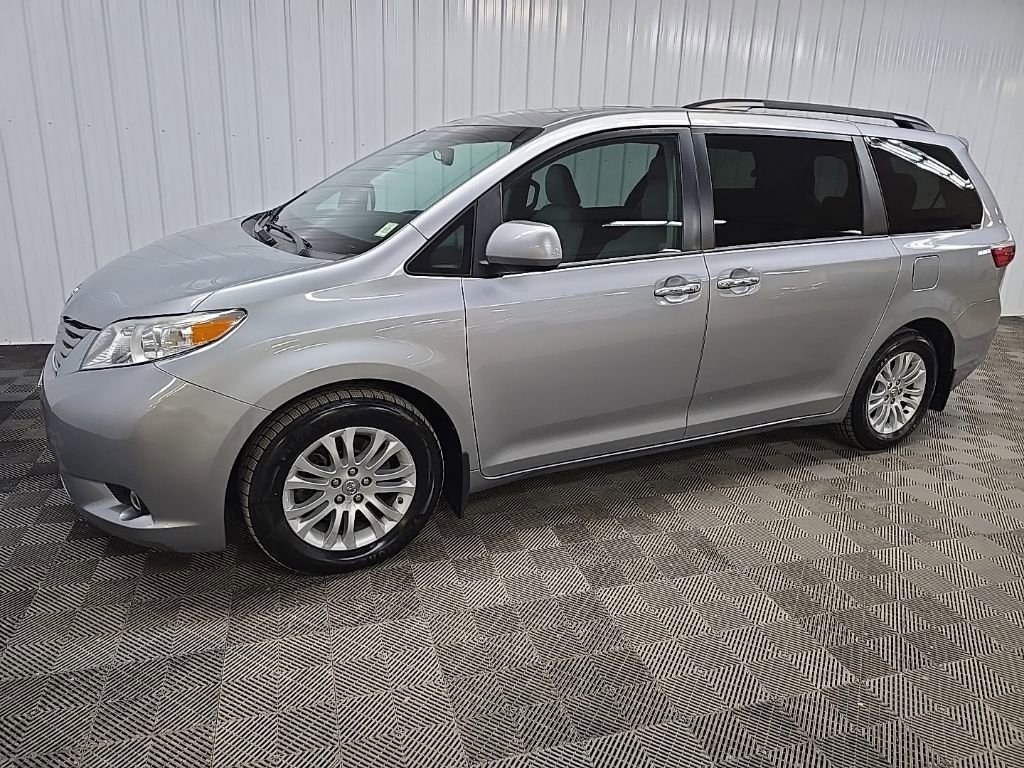 Used 2017 Toyota Sienna XLE w/ XLE Navigation Package image 6