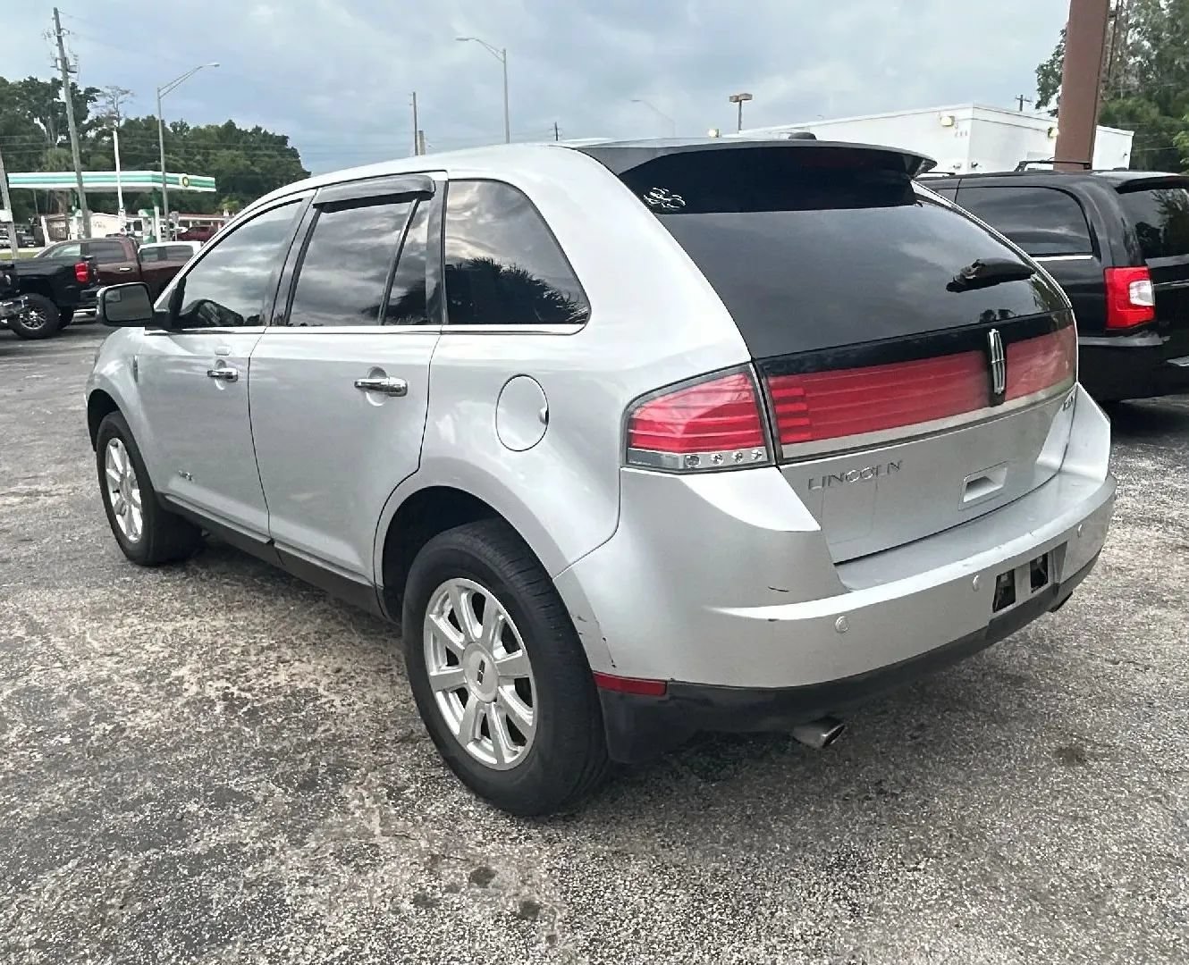 Used 2010 Lincoln MKX 2WD image 3