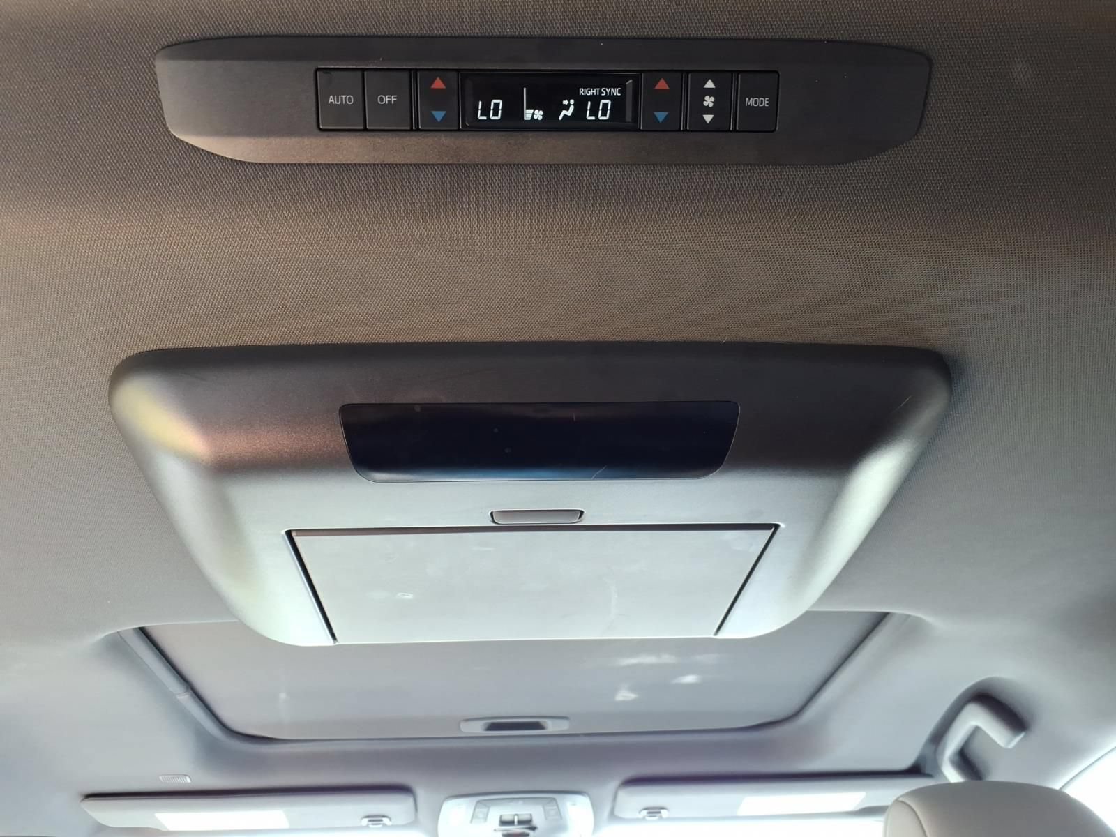 Used 2021 Toyota Sienna XSE AWD/4WD image 33