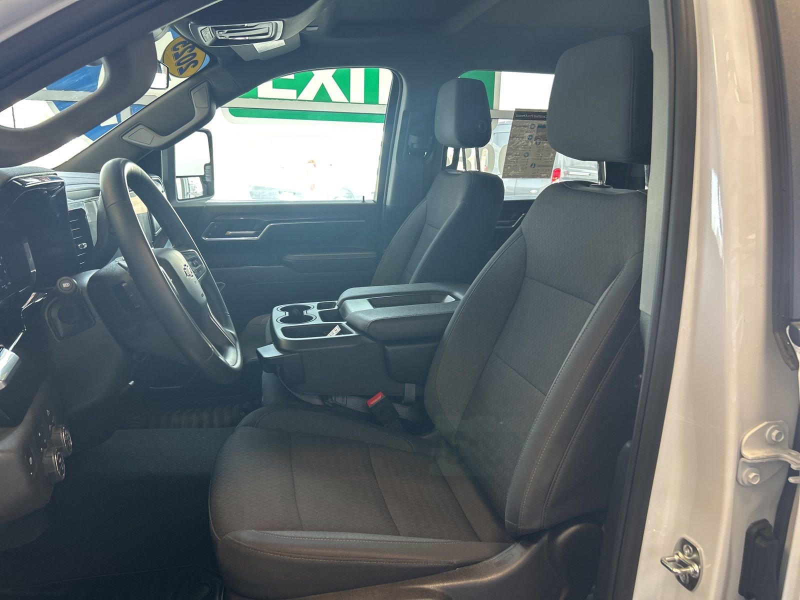 Used 2025 Chevrolet Silverado 2500 LT w/ Convenience Package image 15