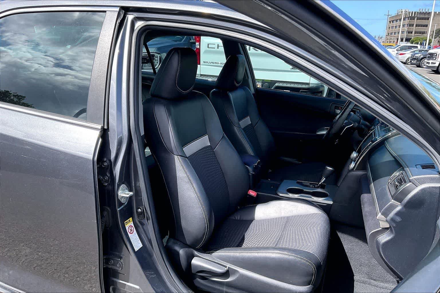 Used 2012 Toyota Camry SE FWD image 13