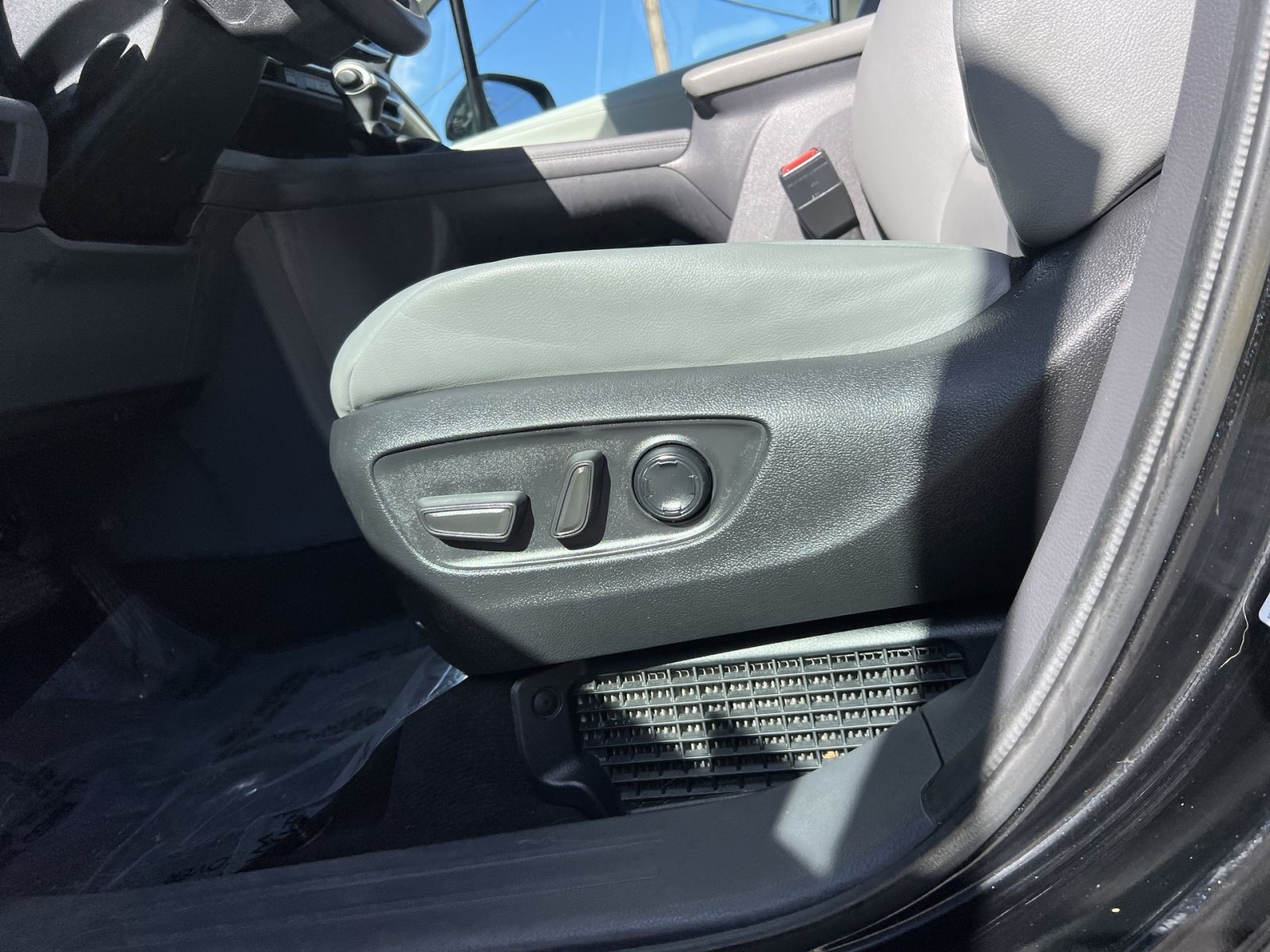 Used 2022 Toyota Sienna XLE FWD image 14
