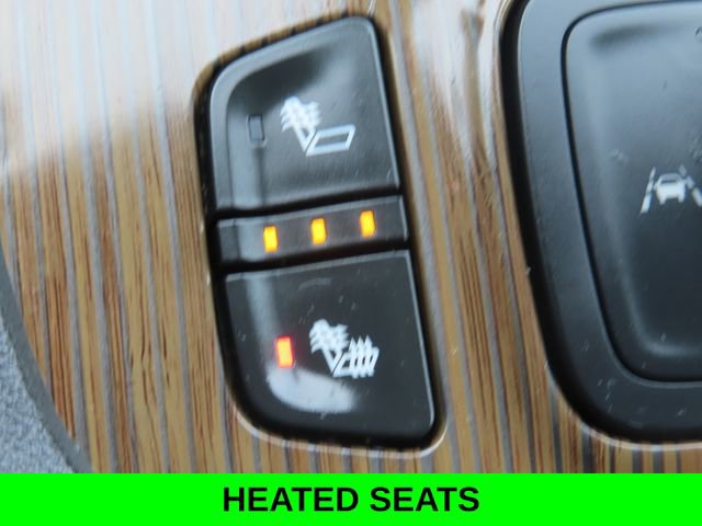 Used 2023 GMC Acadia SLE w/ Driver Convenience Package image 4