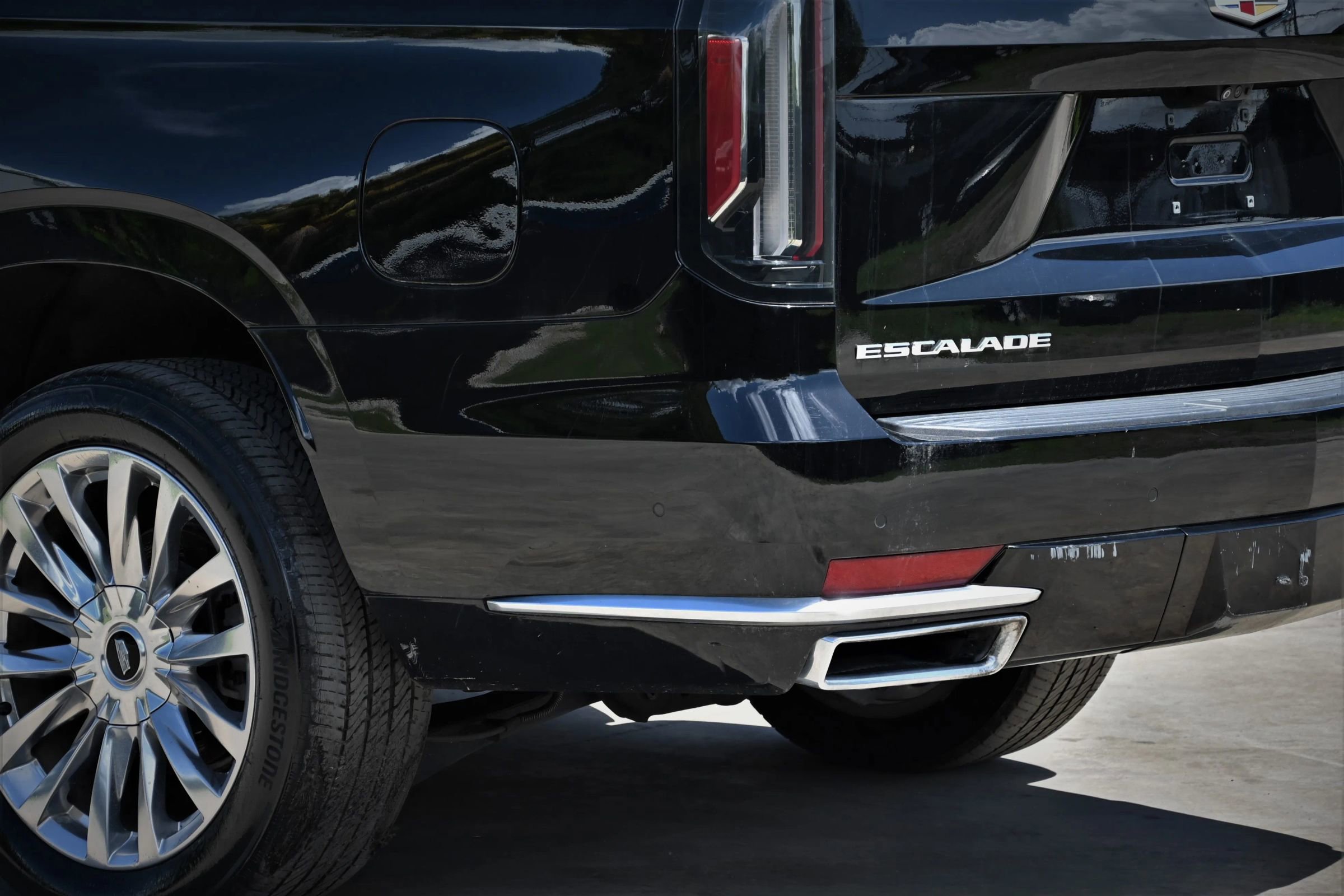 Used 2022 Cadillac Escalade ESV Premium Luxury AWD/4WD image 11