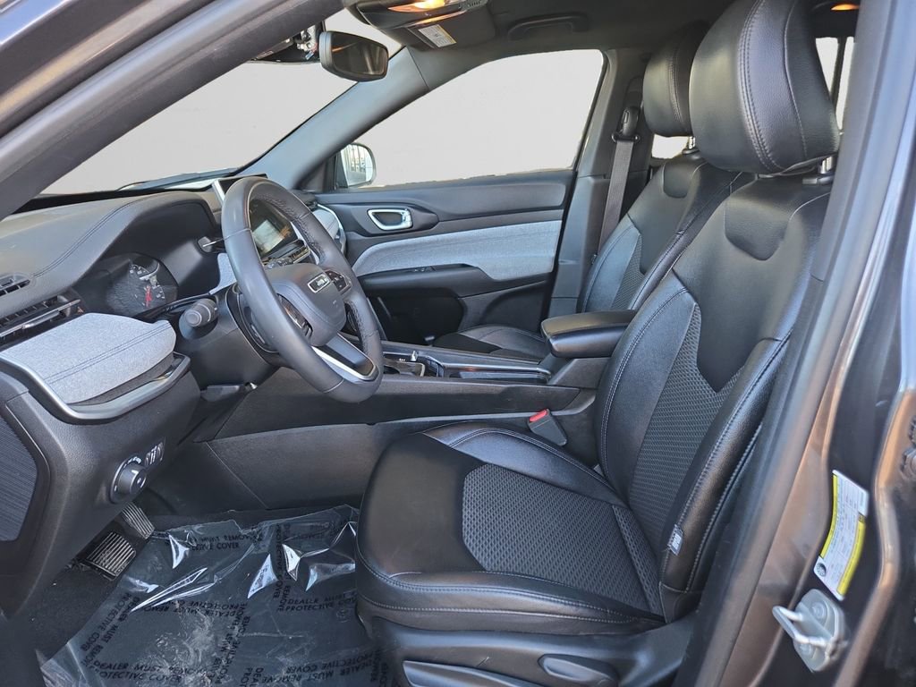 Used 2024 Jeep Compass Latitude image 10