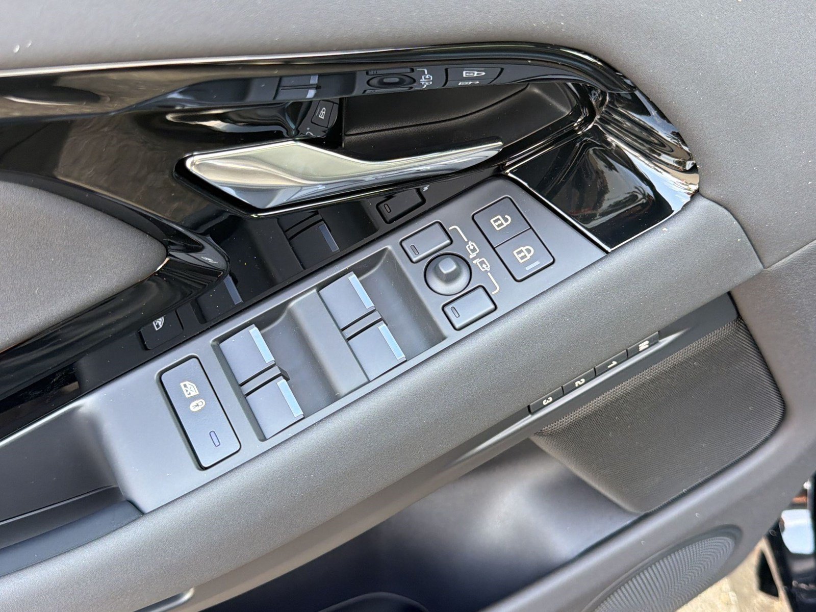 New 2026 Land Rover Range Rover Evoque S AWD/4WD image 15