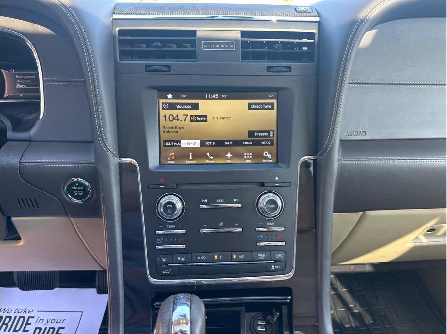 Used 2016 Lincoln Navigator Reserve image 16