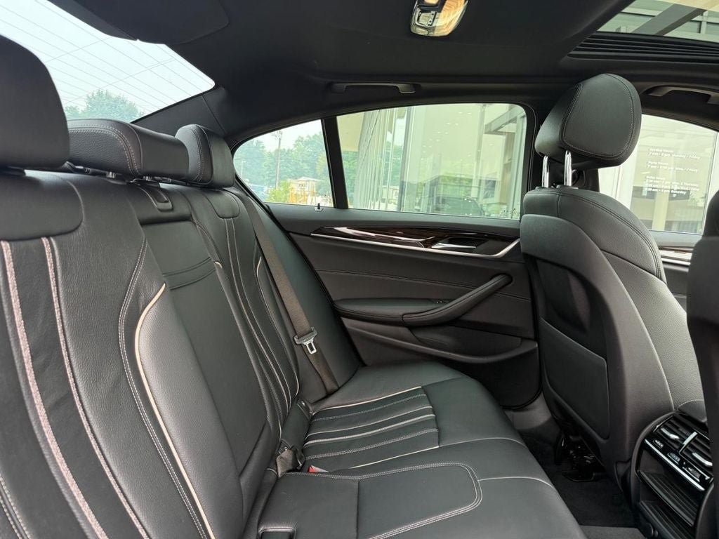 Used 2018 BMW 530e xDrive AWD/4WD image 9