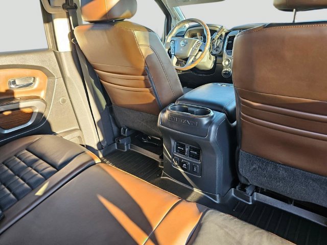 Used 2018 Nissan Titan Platinum Reserve AWD/4WD image 15