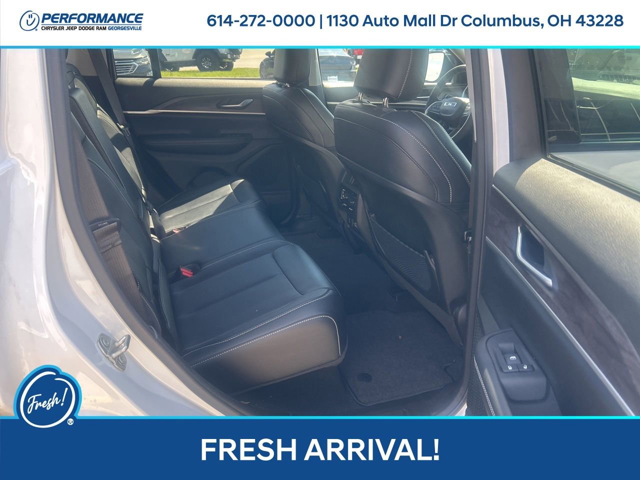 Used 2024 Jeep Grand Cherokee Limited w/ Black Appearance Package image 14