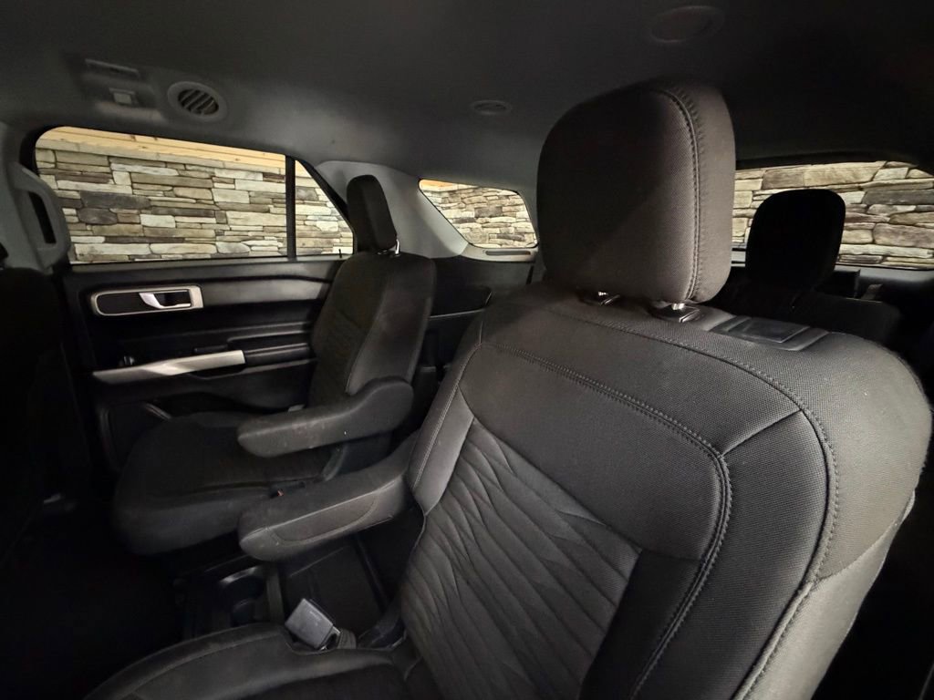 Used 2021 Ford Explorer XLT image 30