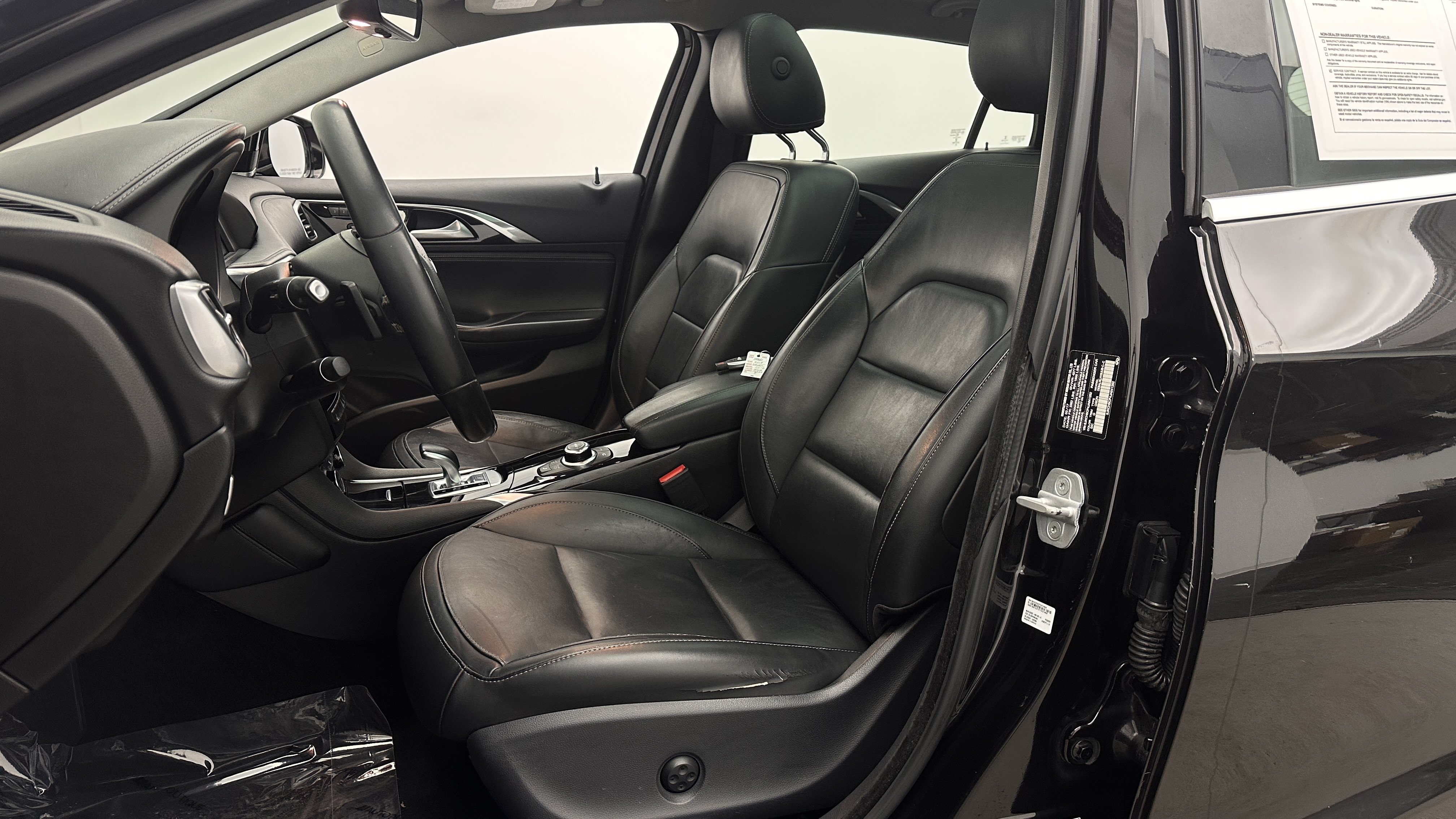 Used 2018 INFINITI QX30 Premium FWD image 12