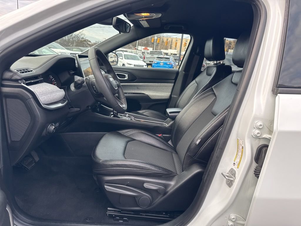 Used 2024 Jeep Compass Latitude image 15