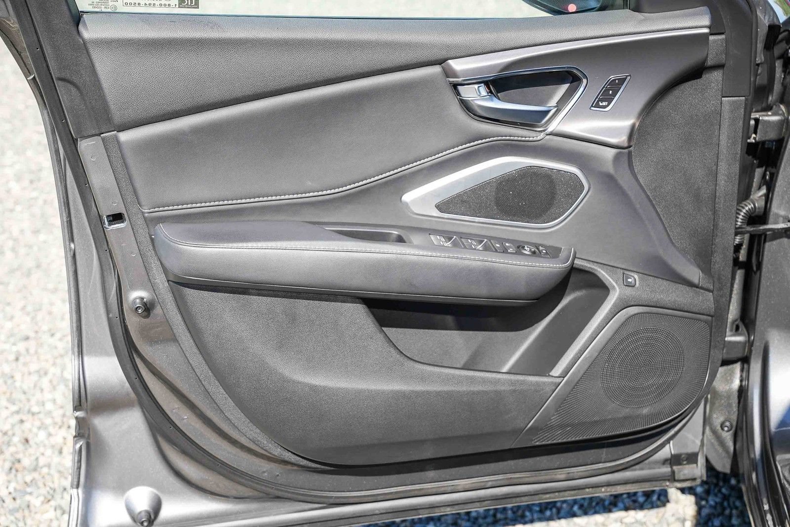 Used 2025 Acura RDX SH-AWD image 19