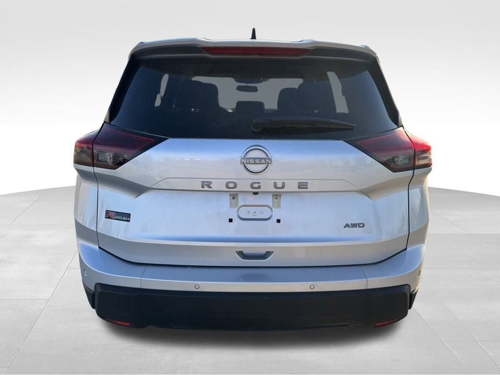 Used 2024 Nissan Rogue S image 6