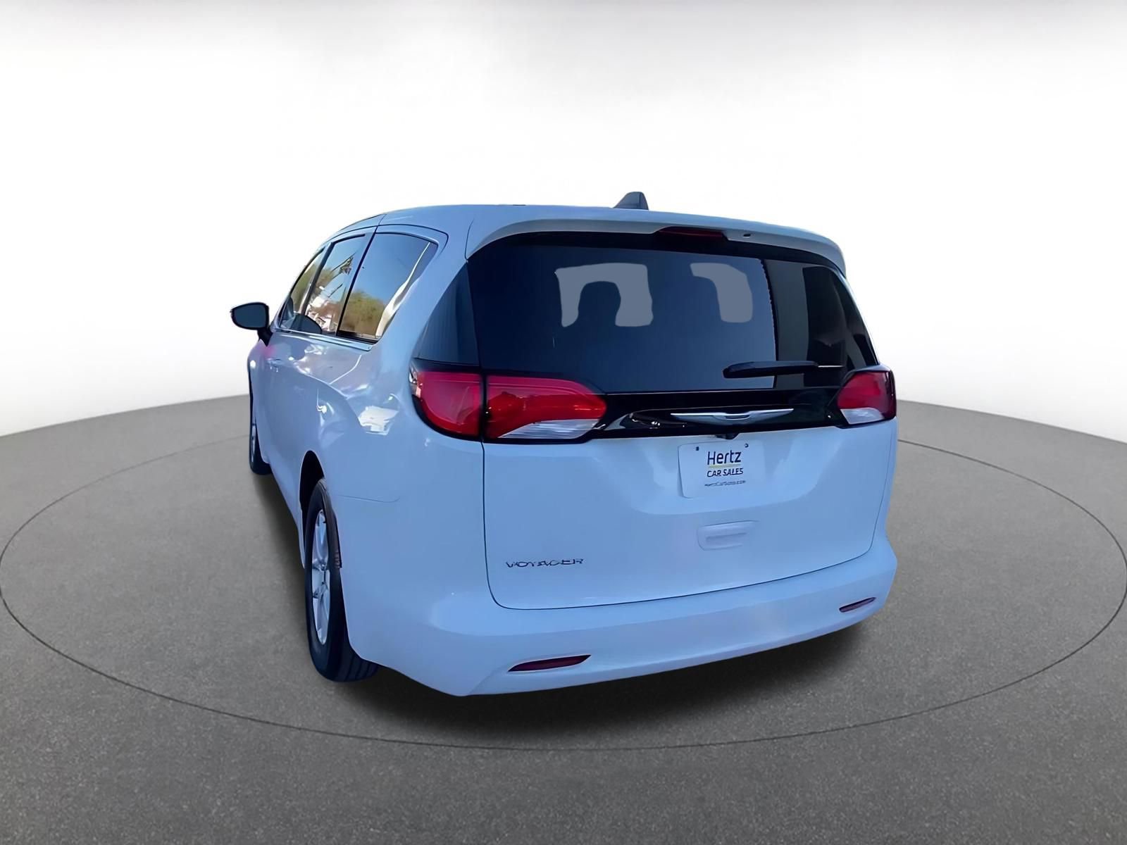 Used 2024 Chrysler Voyager LX image 11