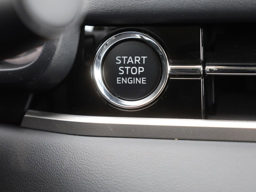 New 2025 Mitsubishi Outlander SE image 41