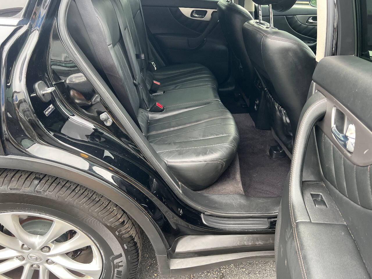 Used 2014 INFINITI QX70 AWD w/ Premium Package image 23