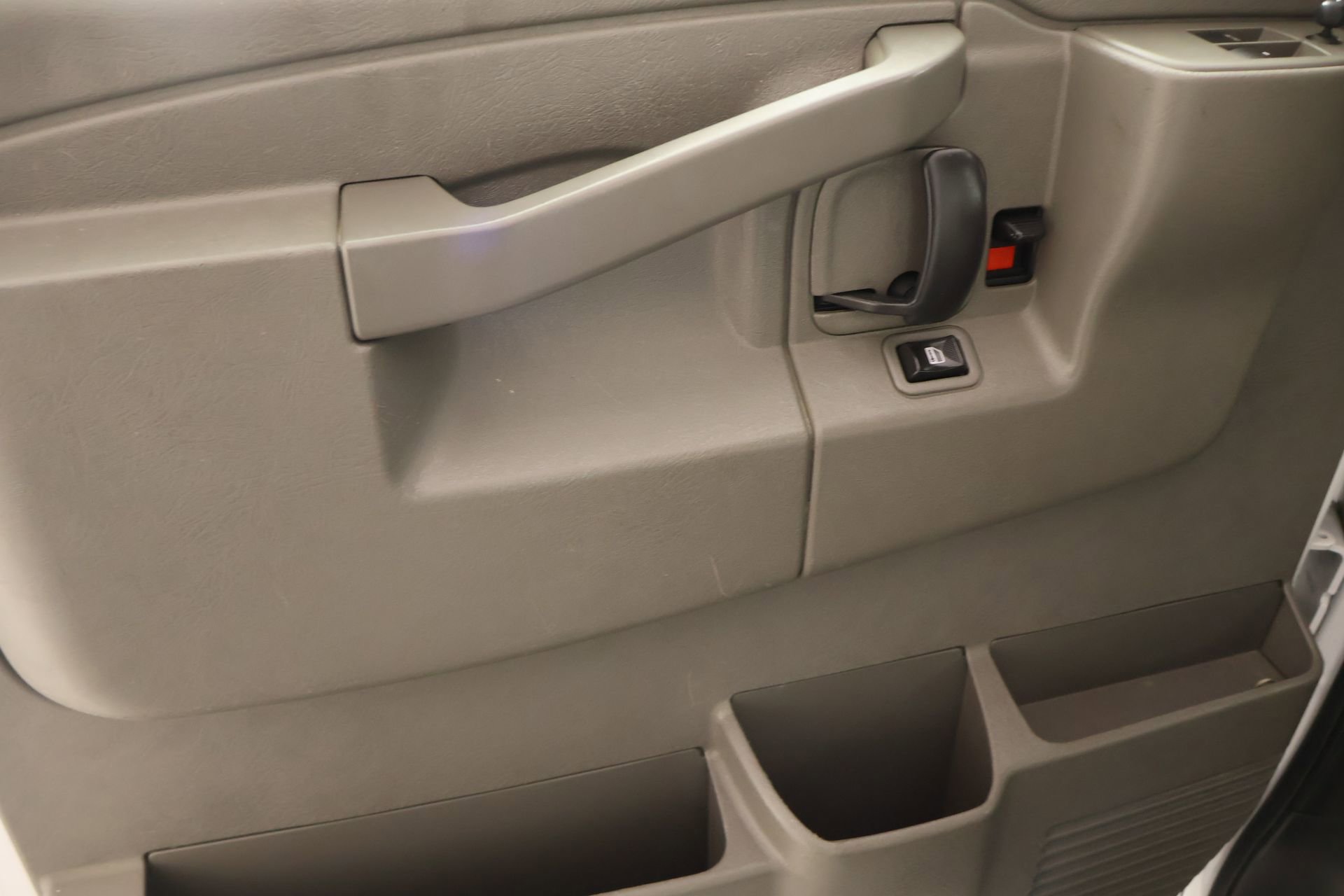 Used 2017 Chevrolet Express 2500 image 12