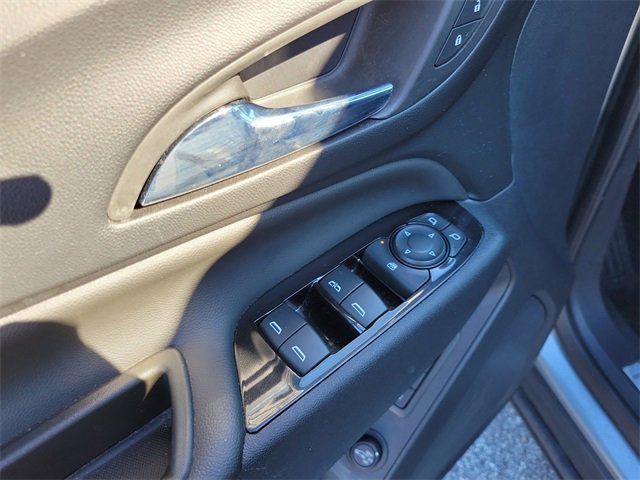 Used 2023 Chevrolet Equinox Premier image 17